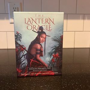 The Lantern Oracle
Lightly used